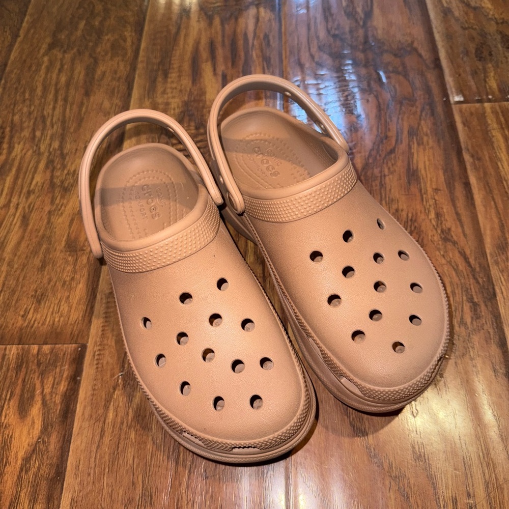 CROCS Bae Platform Clogs — Mocha